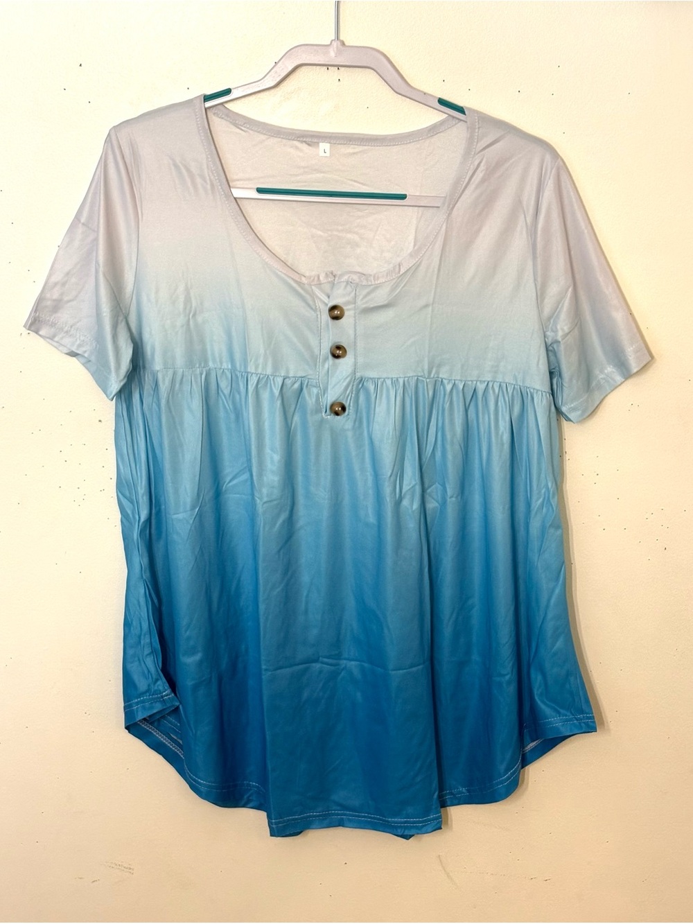 Women’s Ombre Blue Henley Babydoll Top. Size L. NWT.